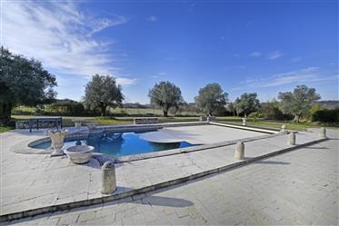 Superb property. Garage, workshop, pool and view. Land of 3 200 m²