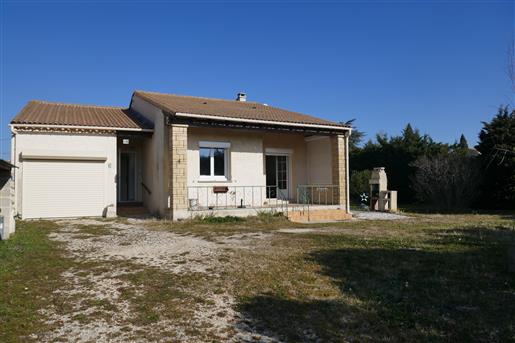 Single storey house, with 85 m² of living space, on a plot of 645 m².