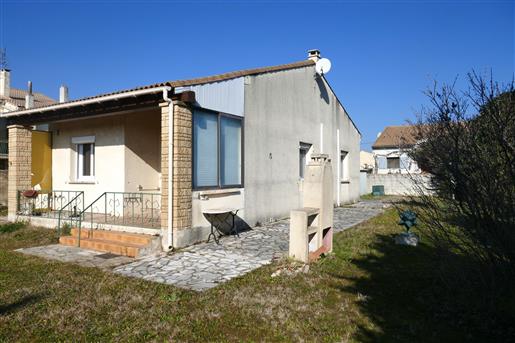 Single storey house, with 85 m² of living space, on a plot of 645 m².
