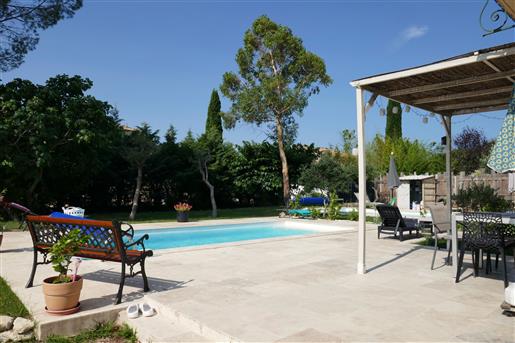 Restored real estate complex of 240 m² consisting of 3 units with 3 swimming pools. No nuisance. 