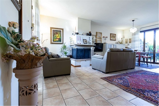 Villetta a Schiera recente con Giardino e Garage