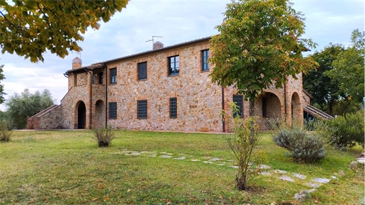 Casale/Borgo In Vendita A CITT&Atilde Della Pieve