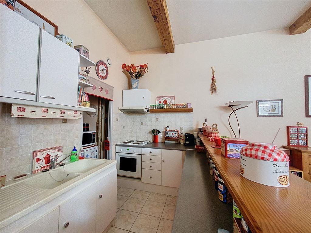 Townhouse in Uzès, a bright, two room apartment