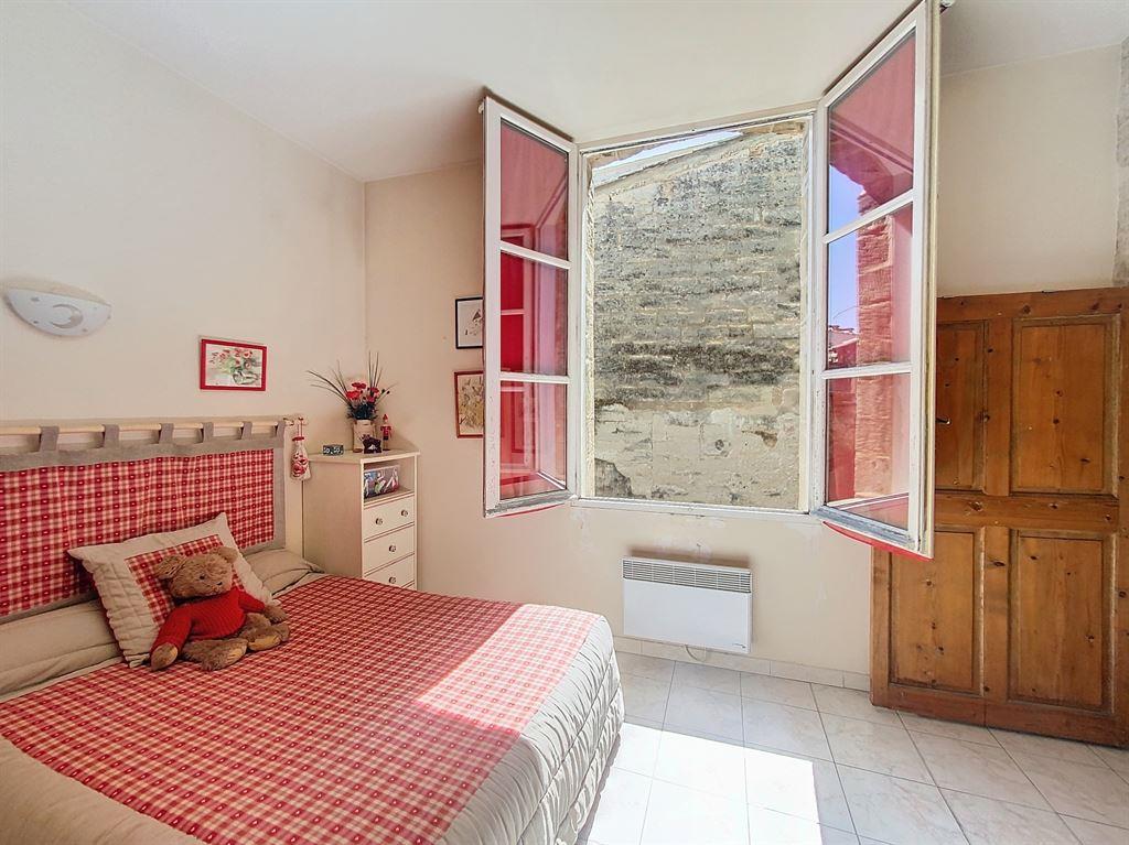 Townhouse in Uzès, a bright, two room apartment