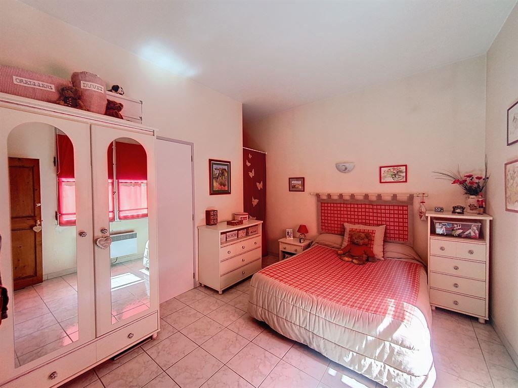 Townhouse in Uzès, a bright, two room apartment