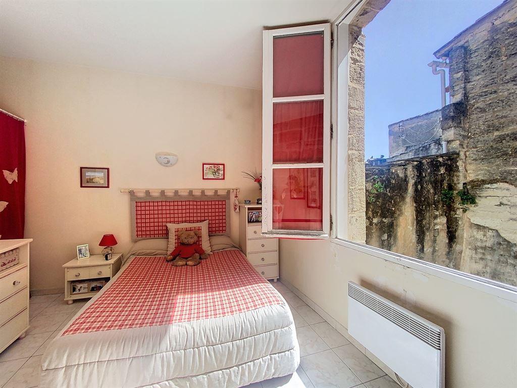 Townhouse in Uzès, a bright, two room apartment