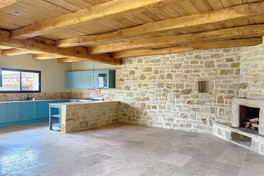 Purchase: Luxury property (30630)
