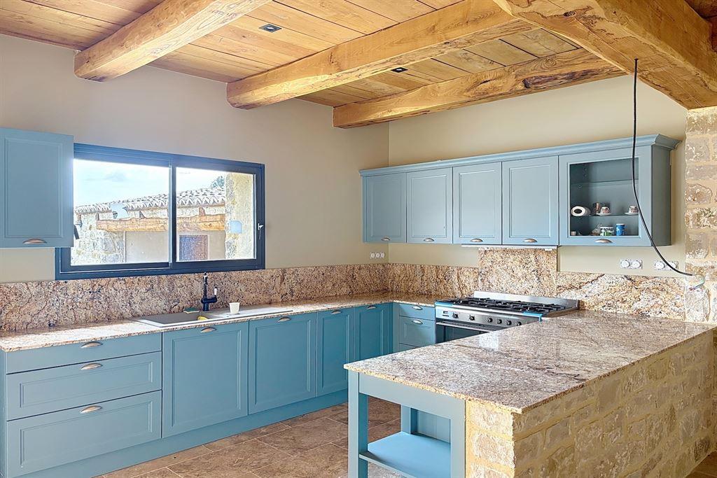 Purchase: Luxury property (30630)