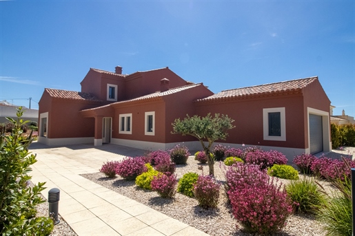 Nuova villa con 4 camere da letto ad Almádena con piscina