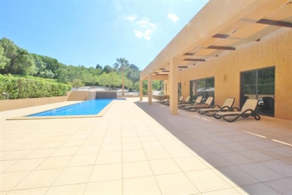 Villa de 5 dormitorios con piscina cerca de Lagos