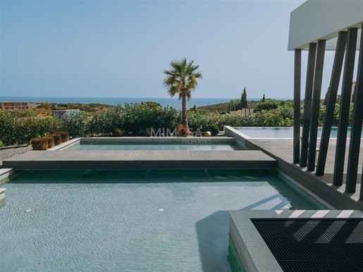 Spectacular 4 bedroom villa overlooking the sea and swimming pools