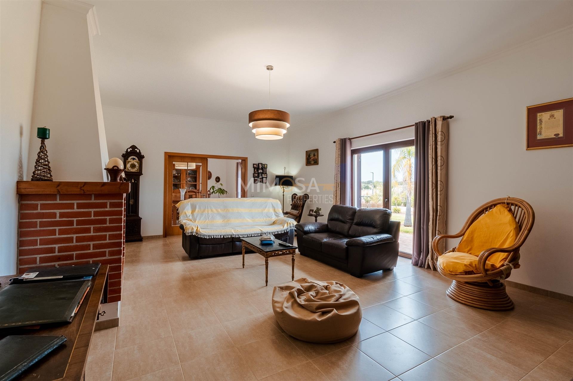 Casa de una sola planta T5 en Odiáxere - Vistas al Campo y Zonas de Ocio