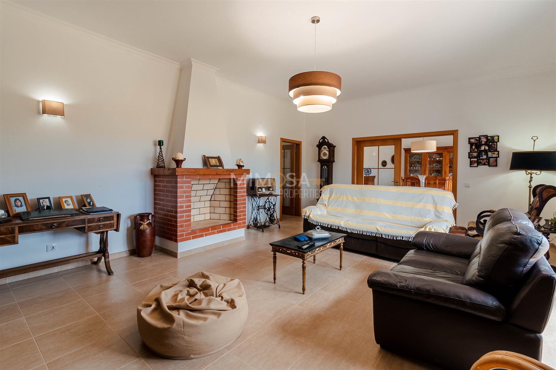 Casa de una sola planta T5 en Odiáxere - Vistas al Campo y Zonas de Ocio