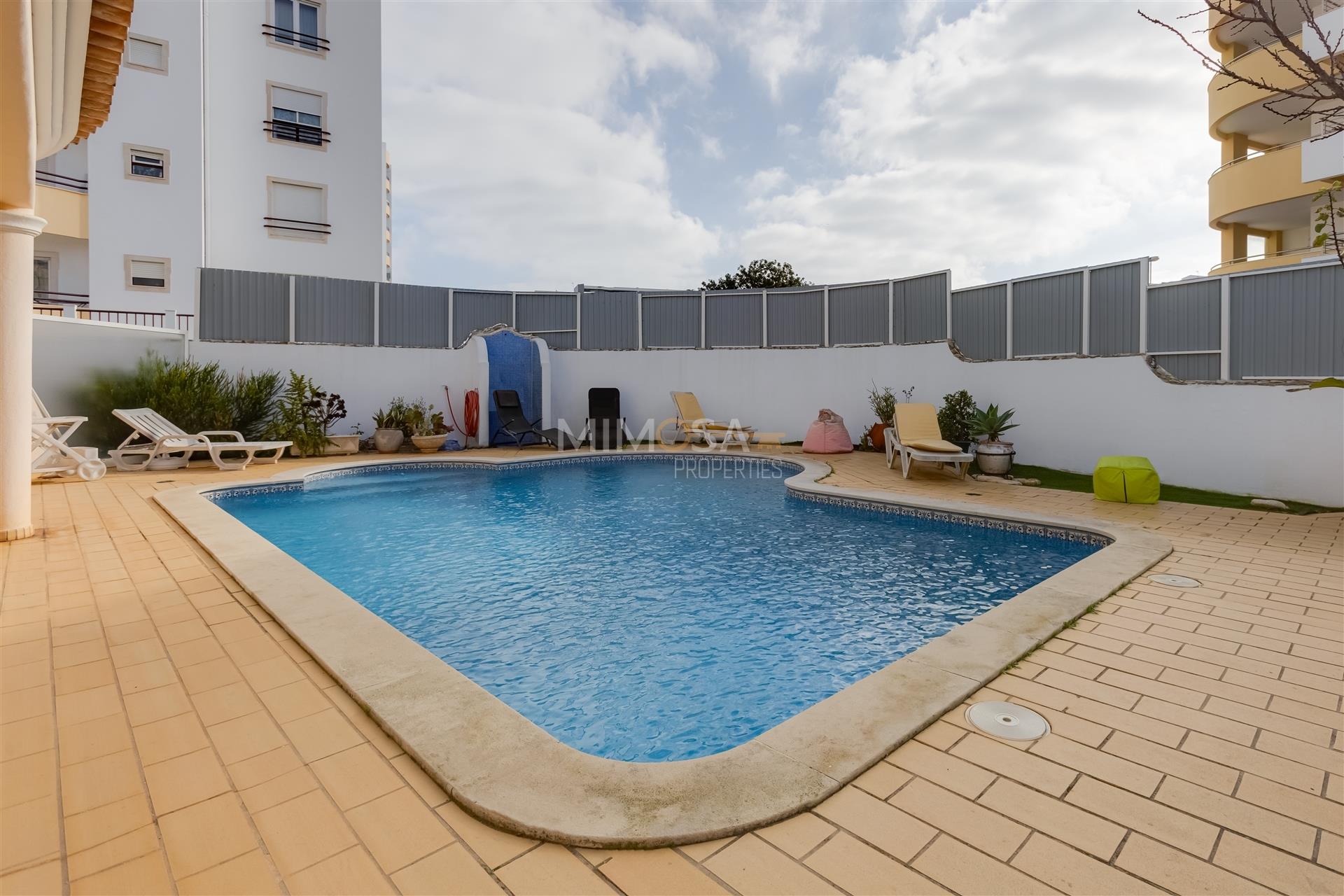 Spacious house with pool in central area