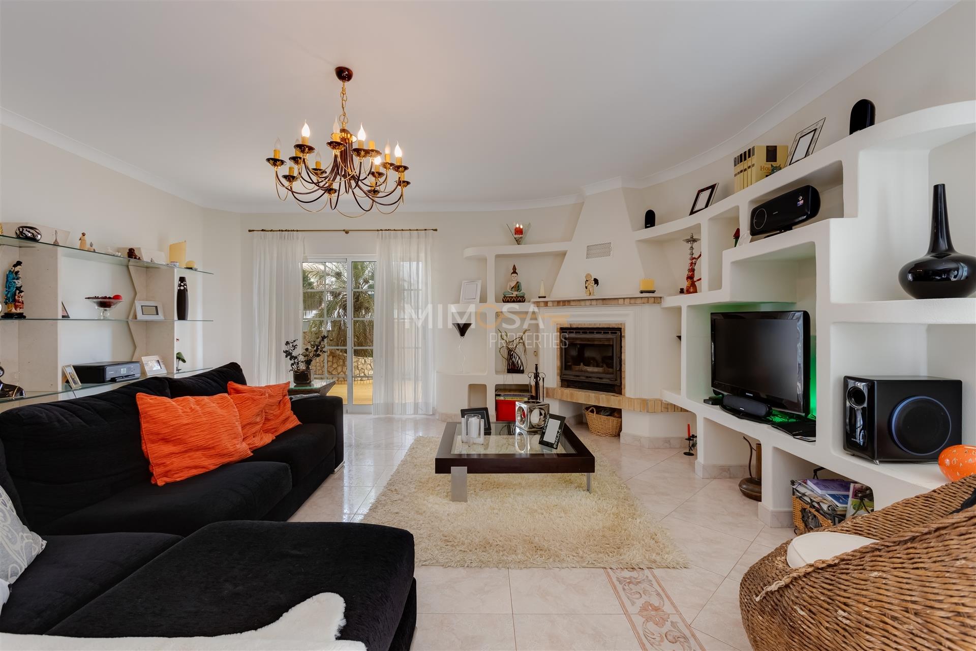 Spacious house with pool in central area