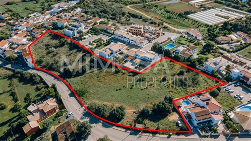 Terreno com potencial de investimento em vila tranquila do Sargaçal