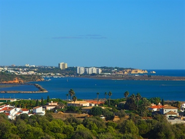 3 bedroom villa overlooking Ria de Alvor and the sea in Odiáxere