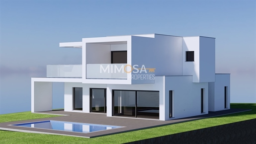 Modern 4 bedroom villa under construction in Paisagem Oceano