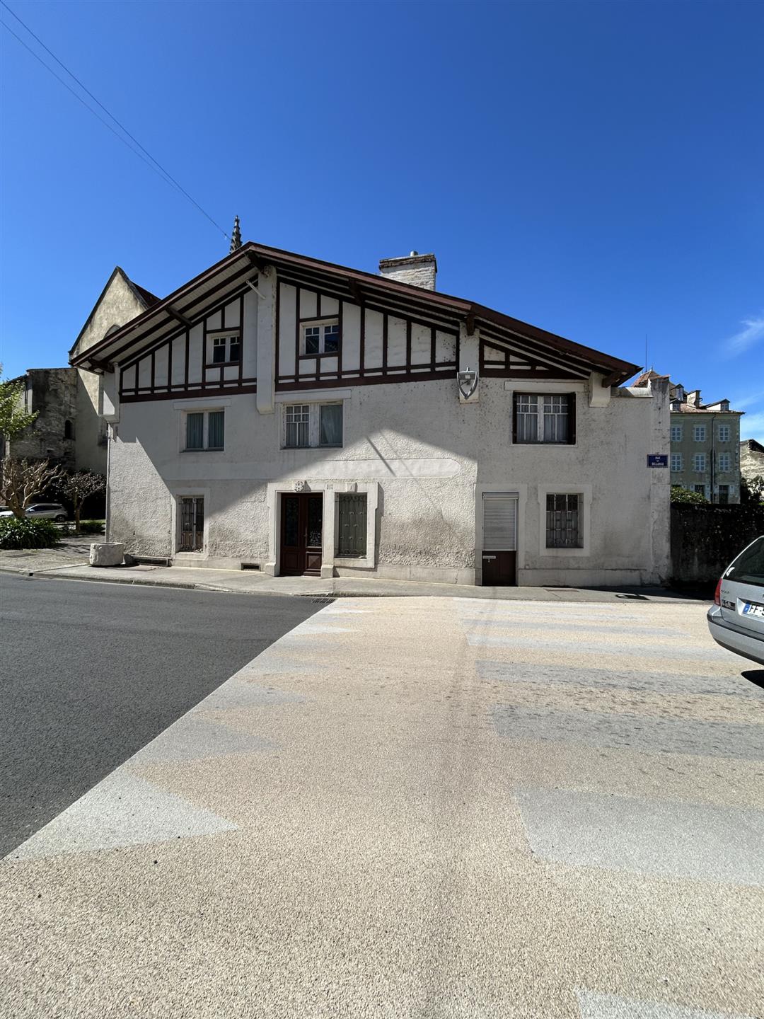 Former hotel-restaurant with bar, ideal investors or multi-use project