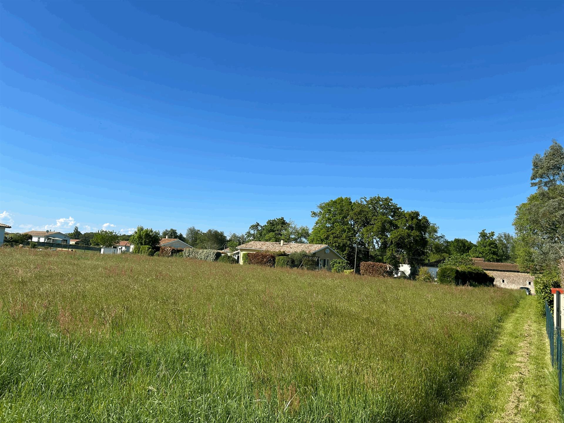 For sale Building plot of 1,884 m2 Pujo-le-Plan