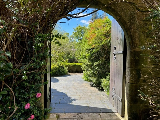 18Th century manor house set in 13 hectares