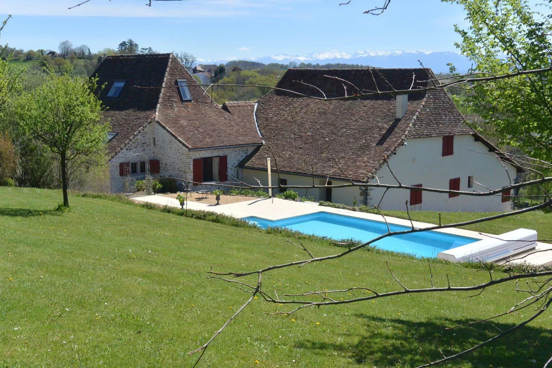 A charming Béarnaise farmhouse with guesthouse, pool & stunning mountain views