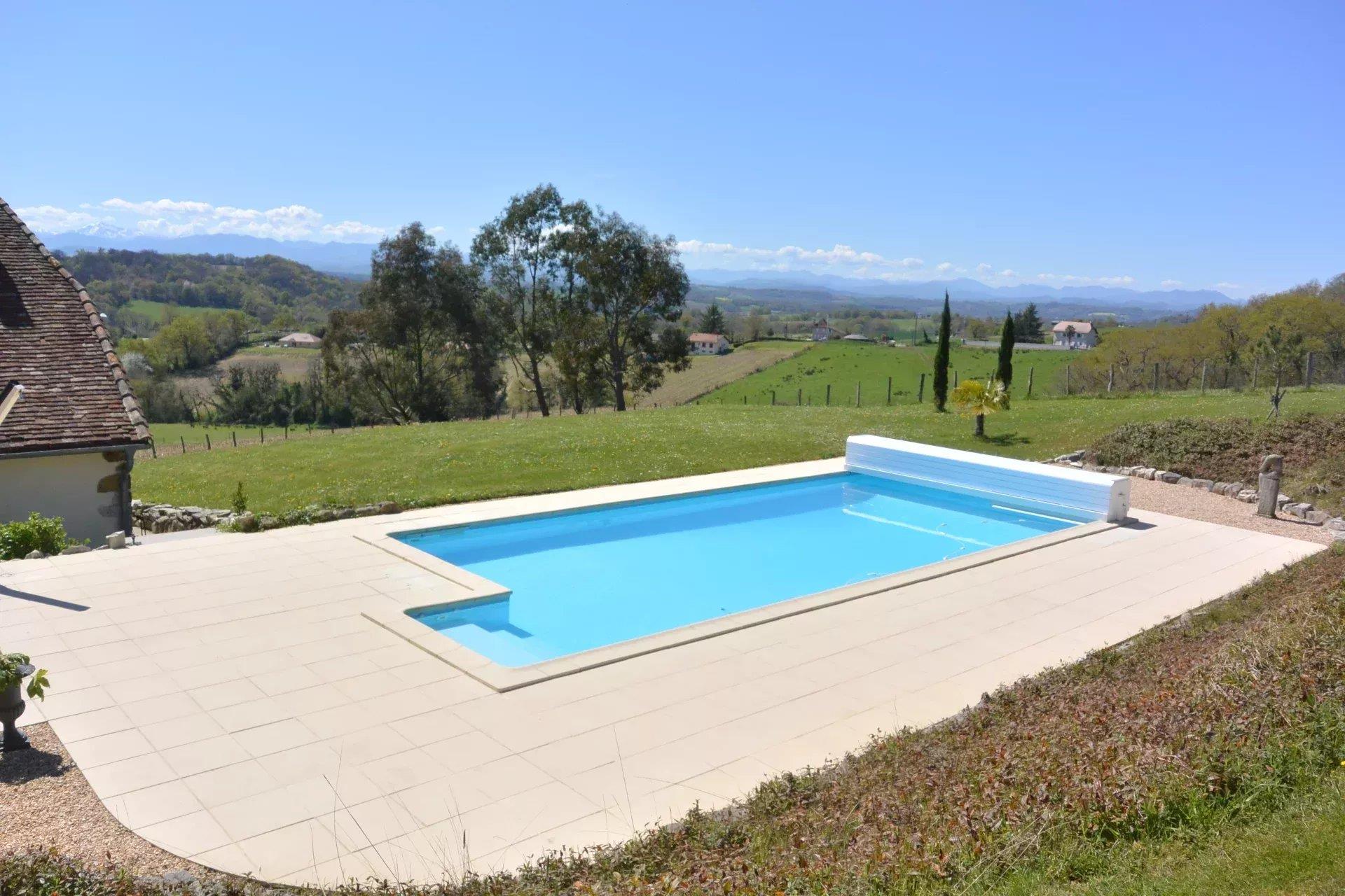 A charming Béarnaise farmhouse with guesthouse, pool & stunning mountain views