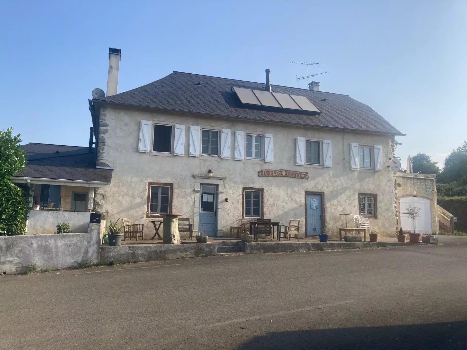 House with restaurant, garden and guest annex