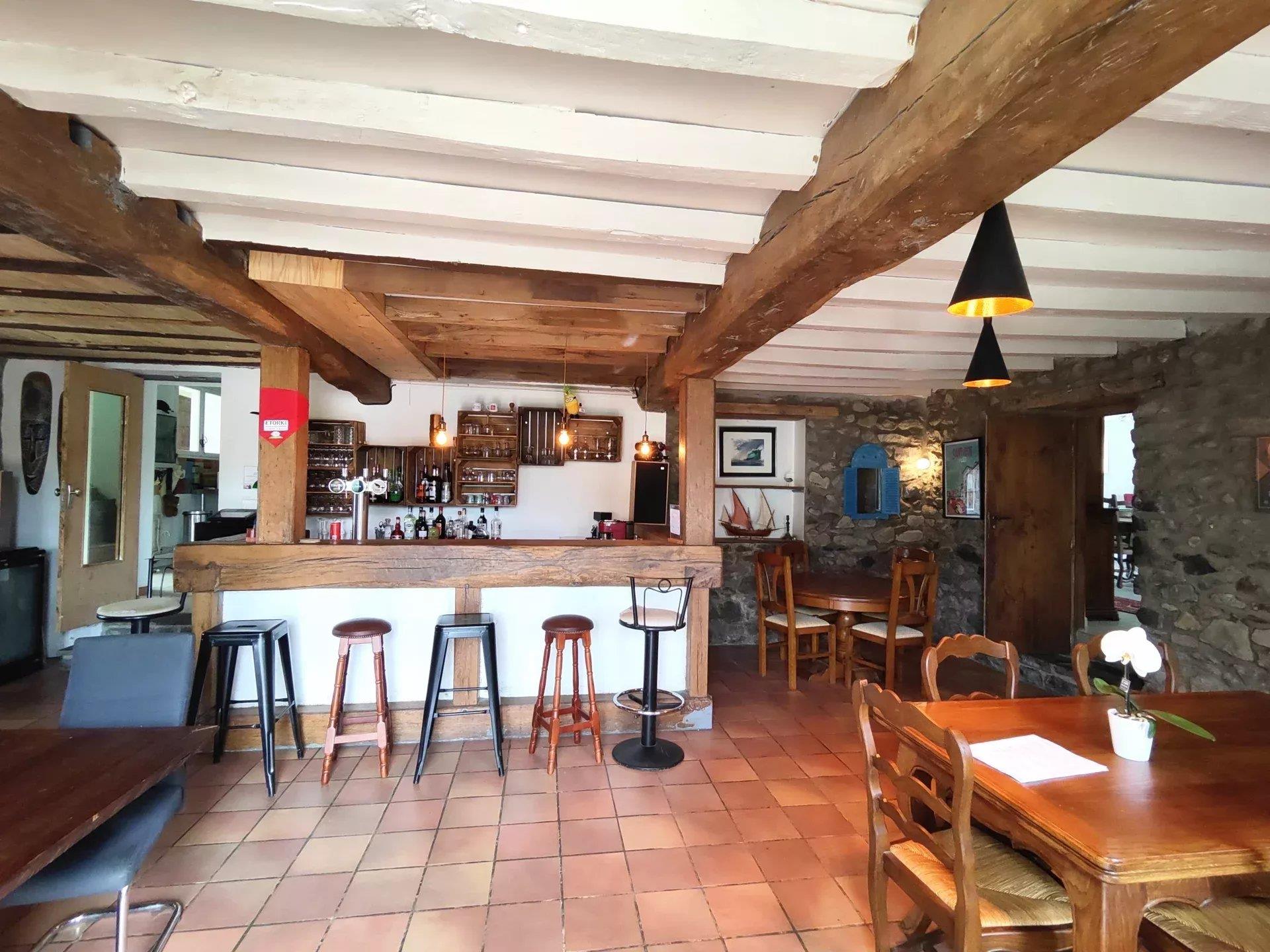 House with restaurant, garden and guest annex