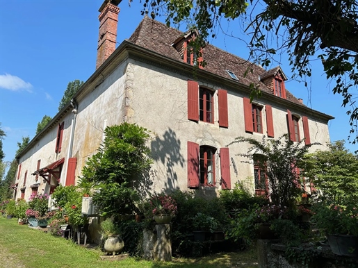 Schönes Haus aus Béarnaise mit zwei unabhängigen Ferienhäusern und zwei Hektar Land
