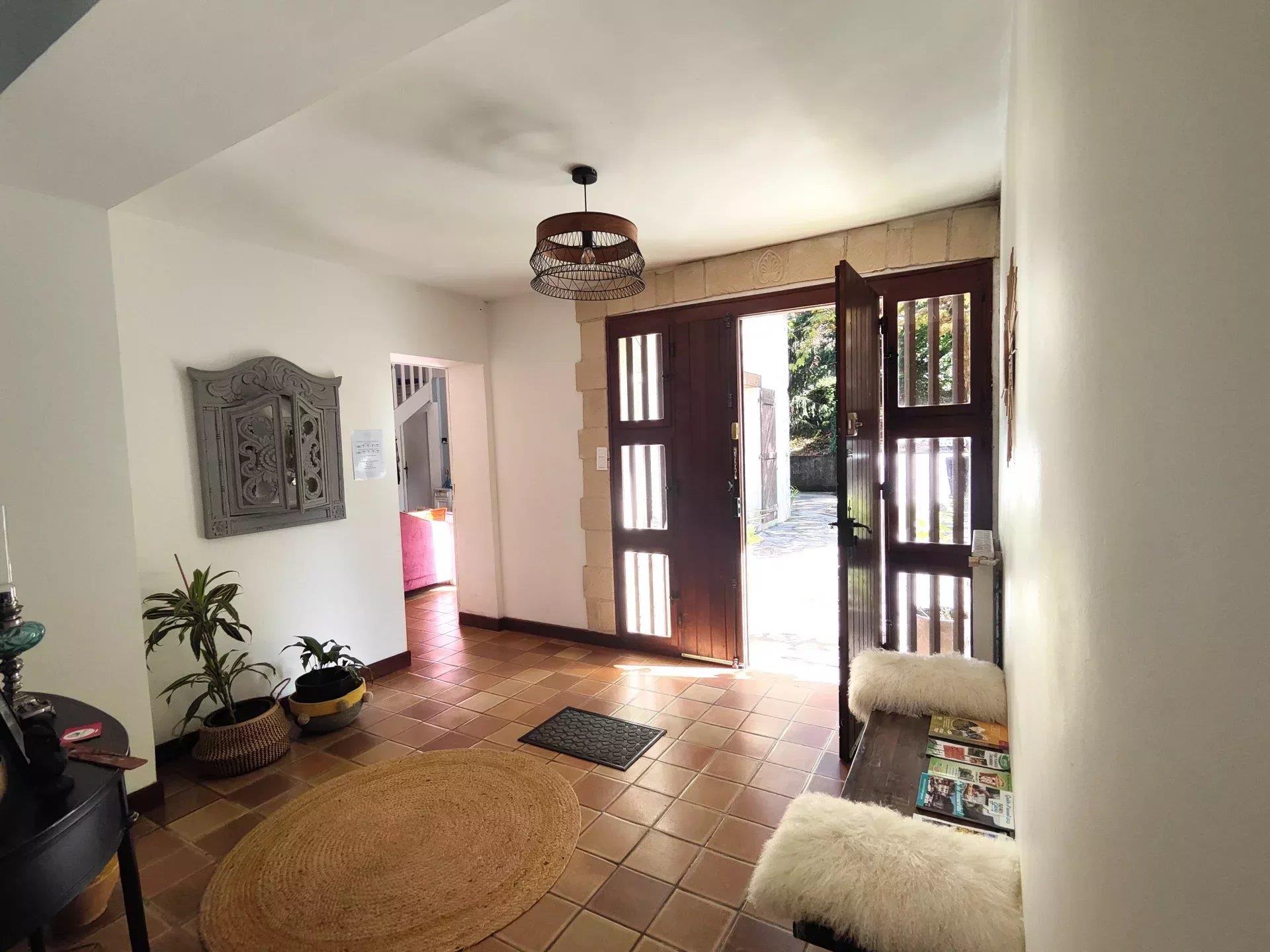 Compra: Vivenda (64300)