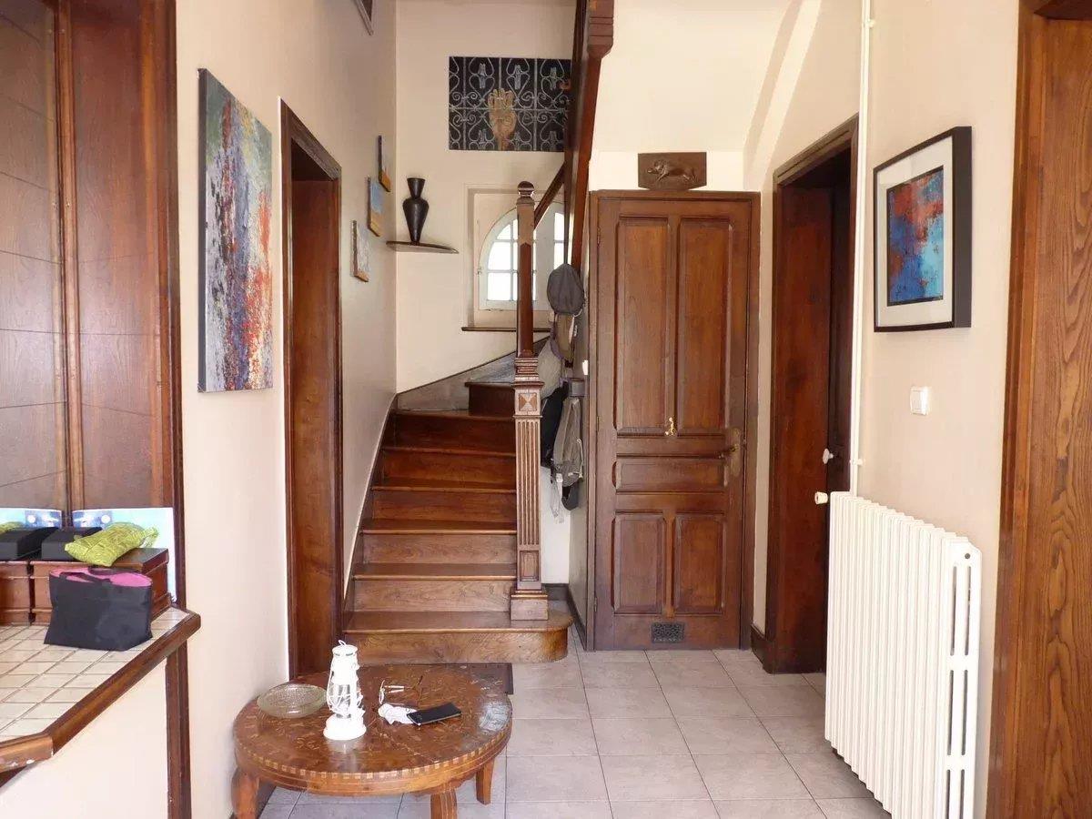 Beautiful town house with guest house and garden