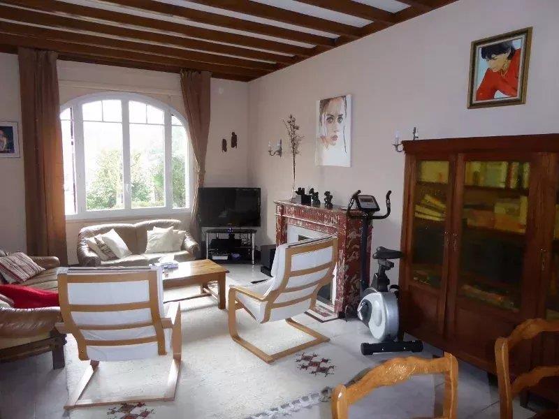 Beautiful town house with guest house and garden
