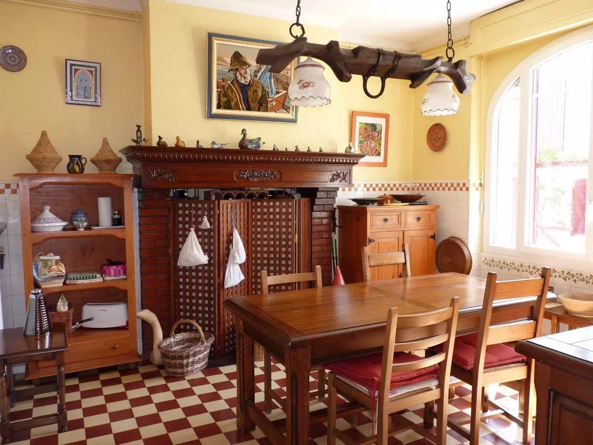 Beautiful town house with guest house and garden