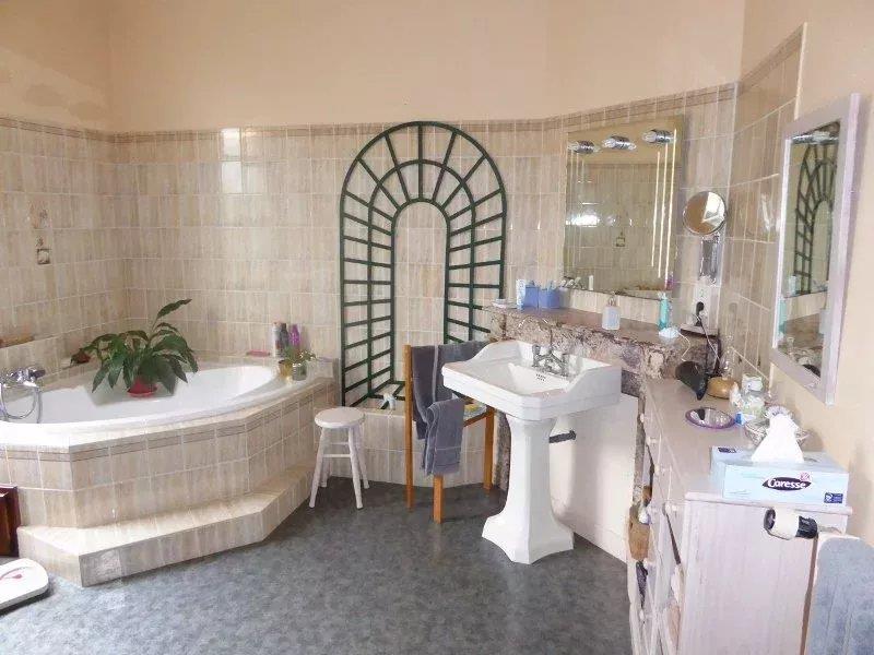 Beautiful town house with guest house and garden