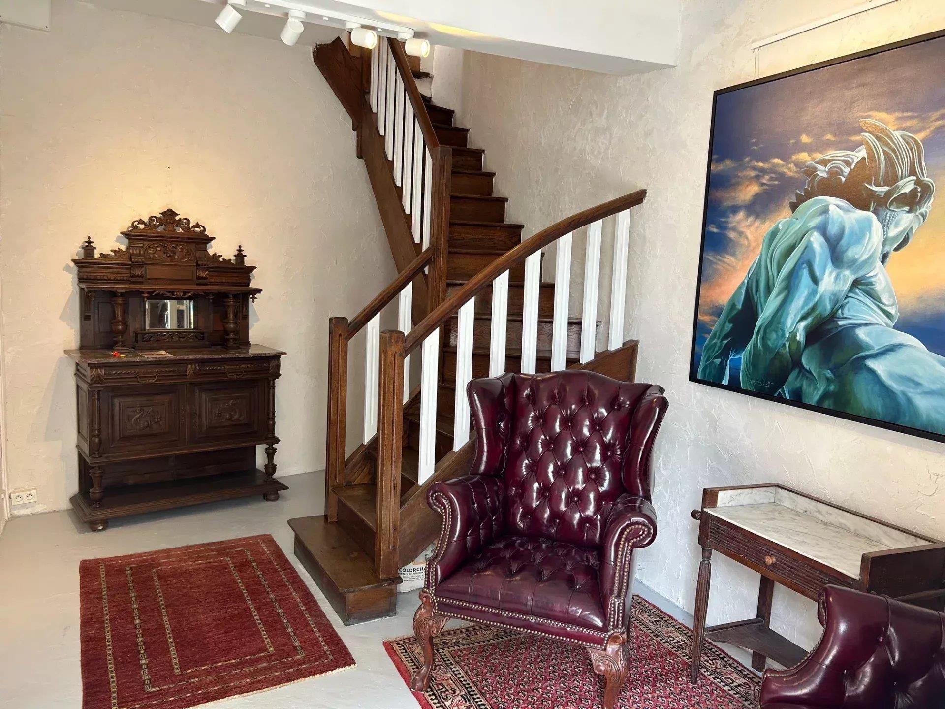 Attractive town house with commercial unit