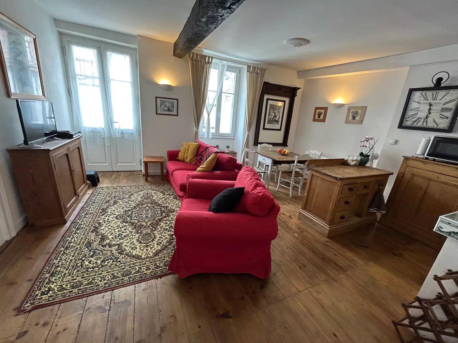 Attractive town house with commercial unit