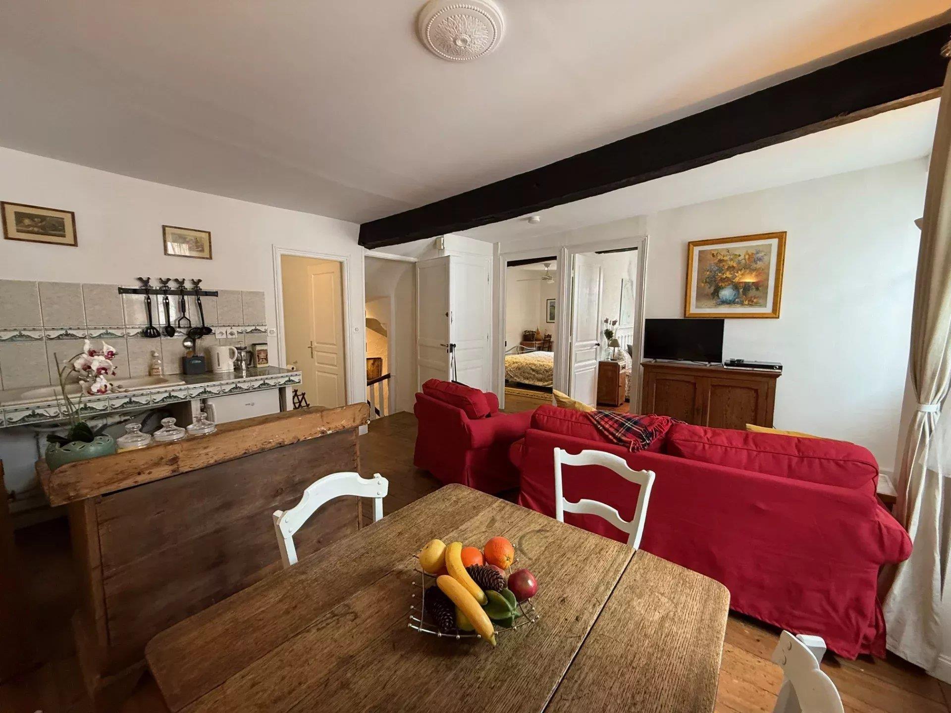 Attractive town house with commercial unit