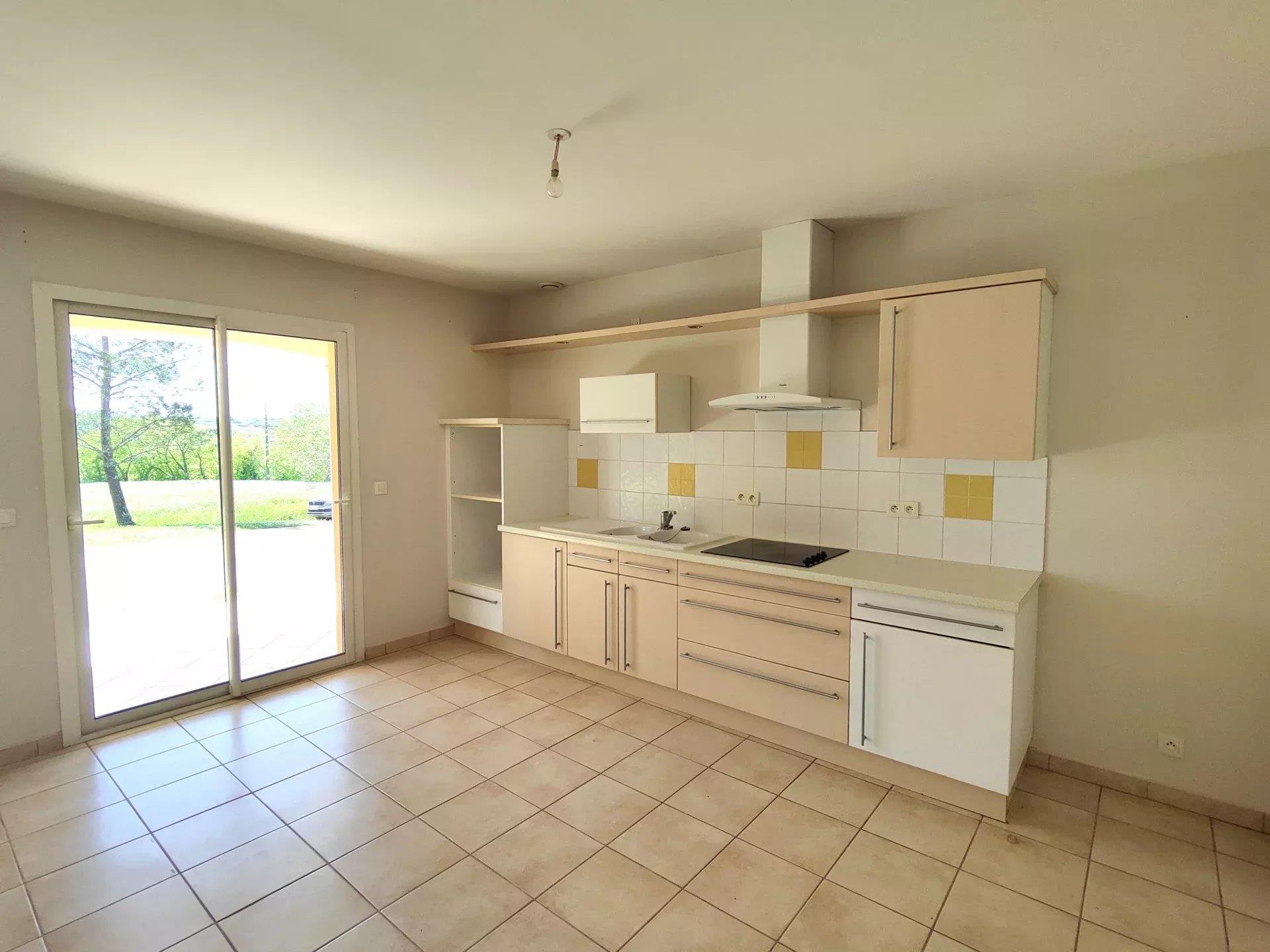 Single storey house with three bedrooms, terrace, garden and garage