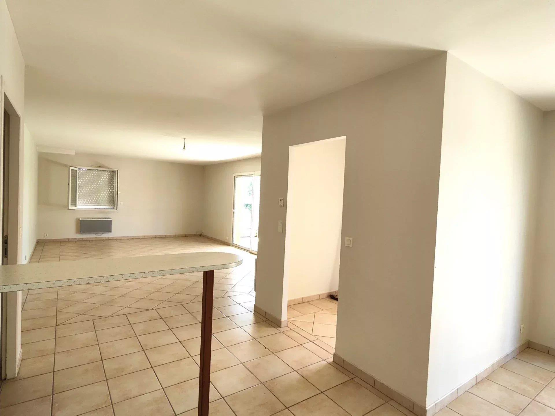 Single storey house with three bedrooms, terrace, garden and garage
