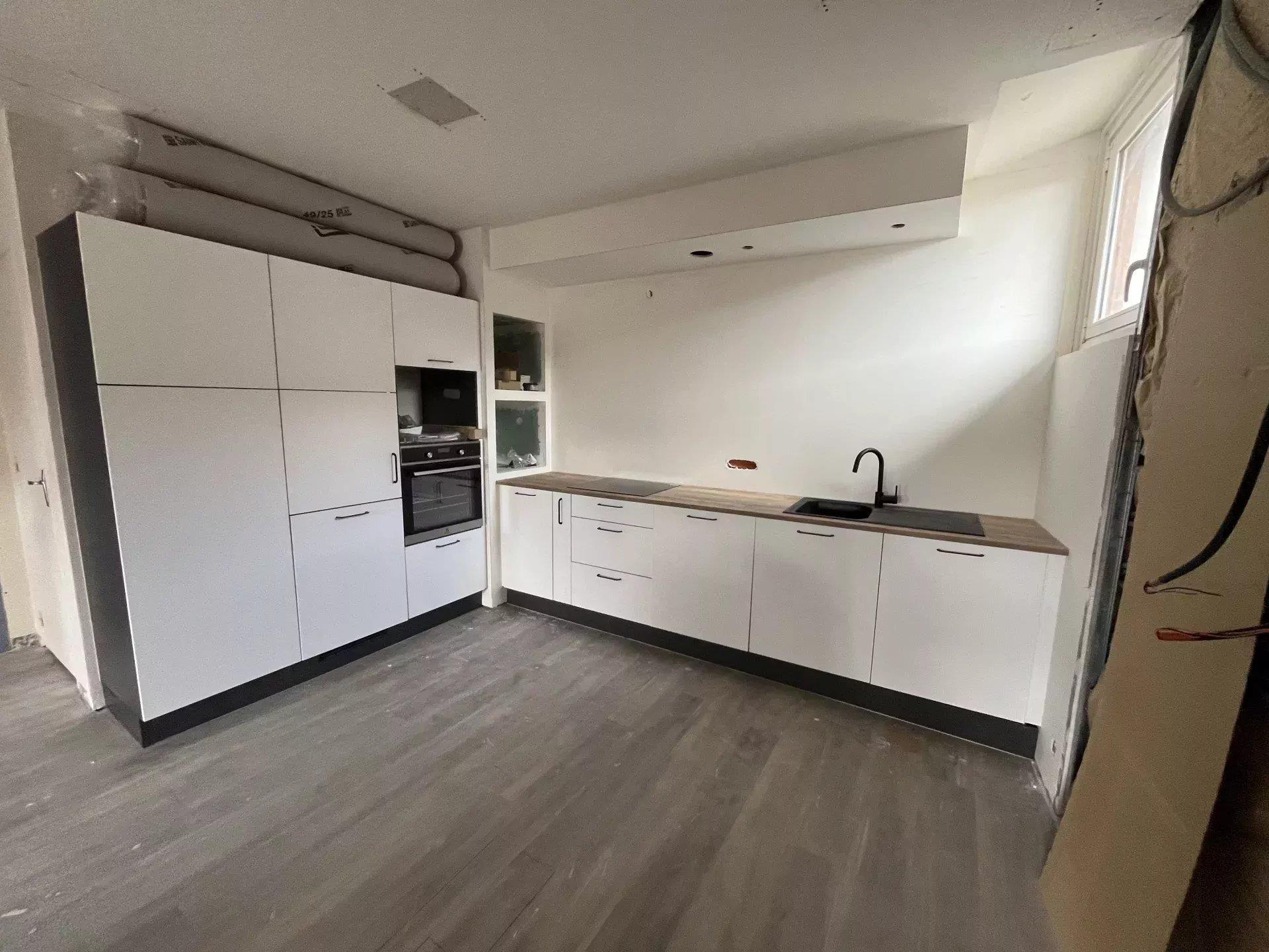 Partially renovated duplex apartment in the town center