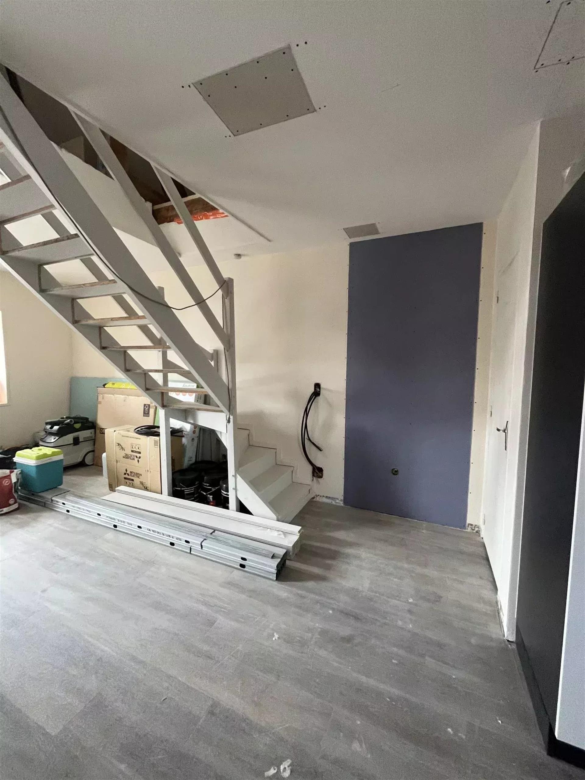Partially renovated duplex apartment in the town center