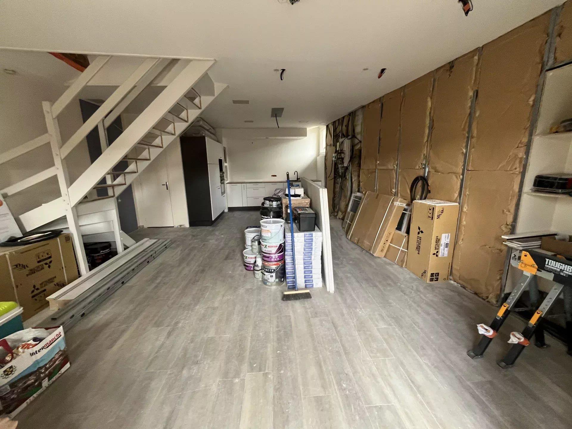 Partially renovated duplex apartment in the town center