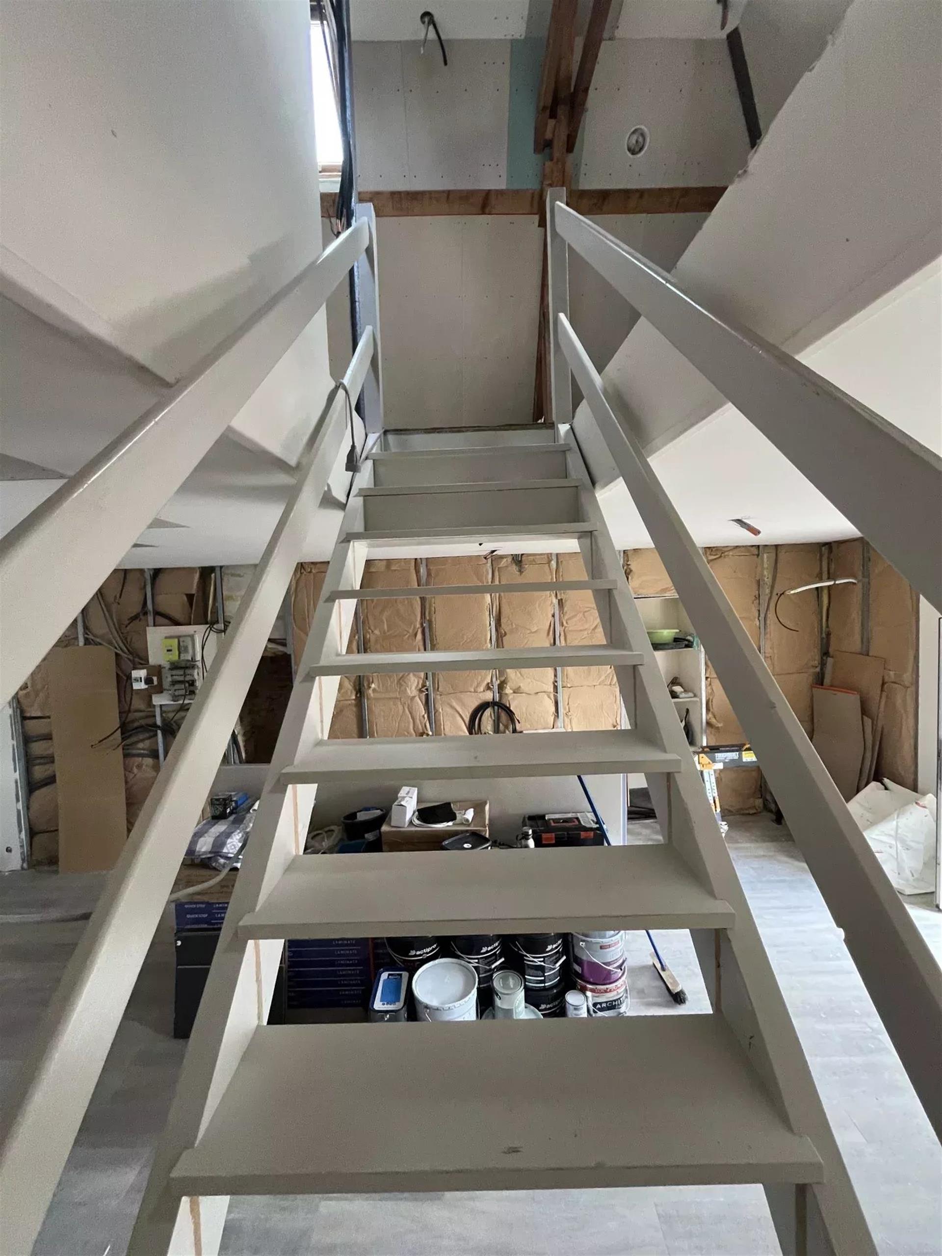 Partially renovated duplex apartment in the town center