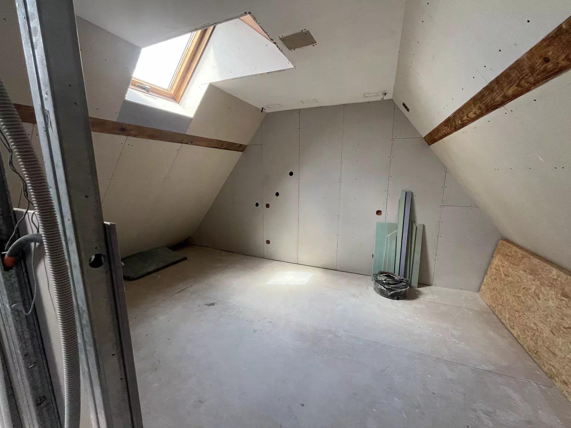Partially renovated duplex apartment in the town center