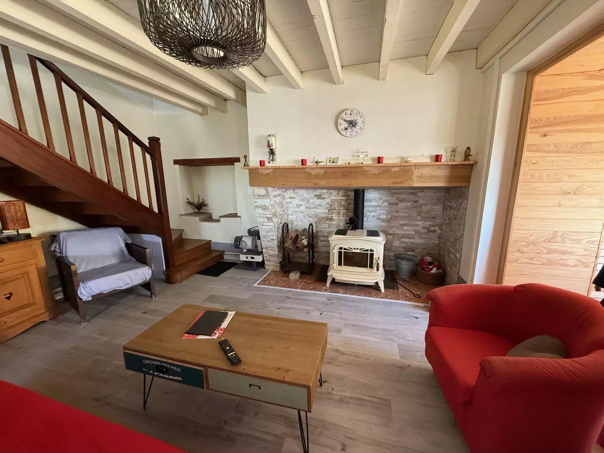 Country home renovated in a calm location and with a superb view of the Pyrenees
