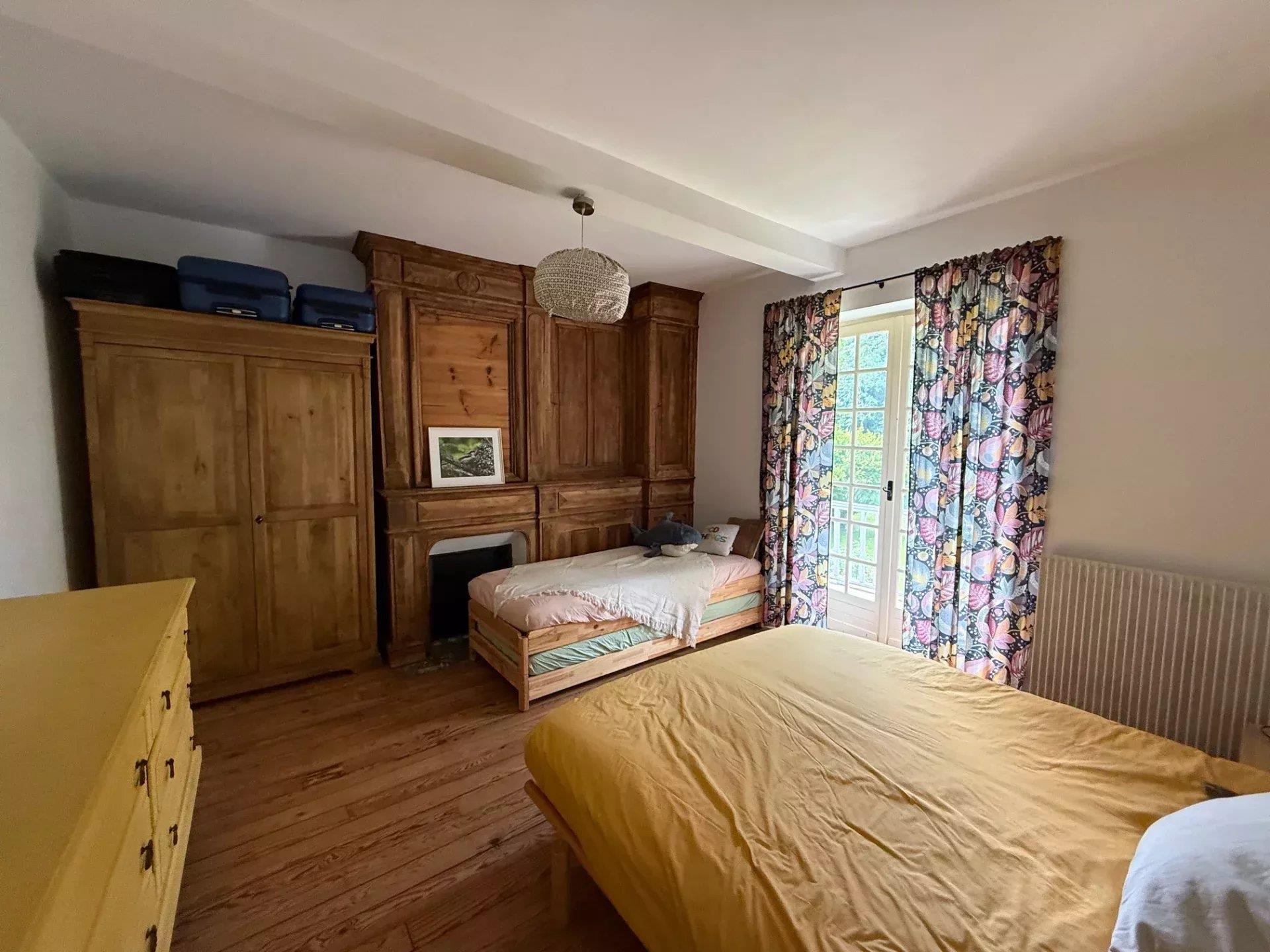 Beautiful Béarnaise house with 3660m² of mature garden.