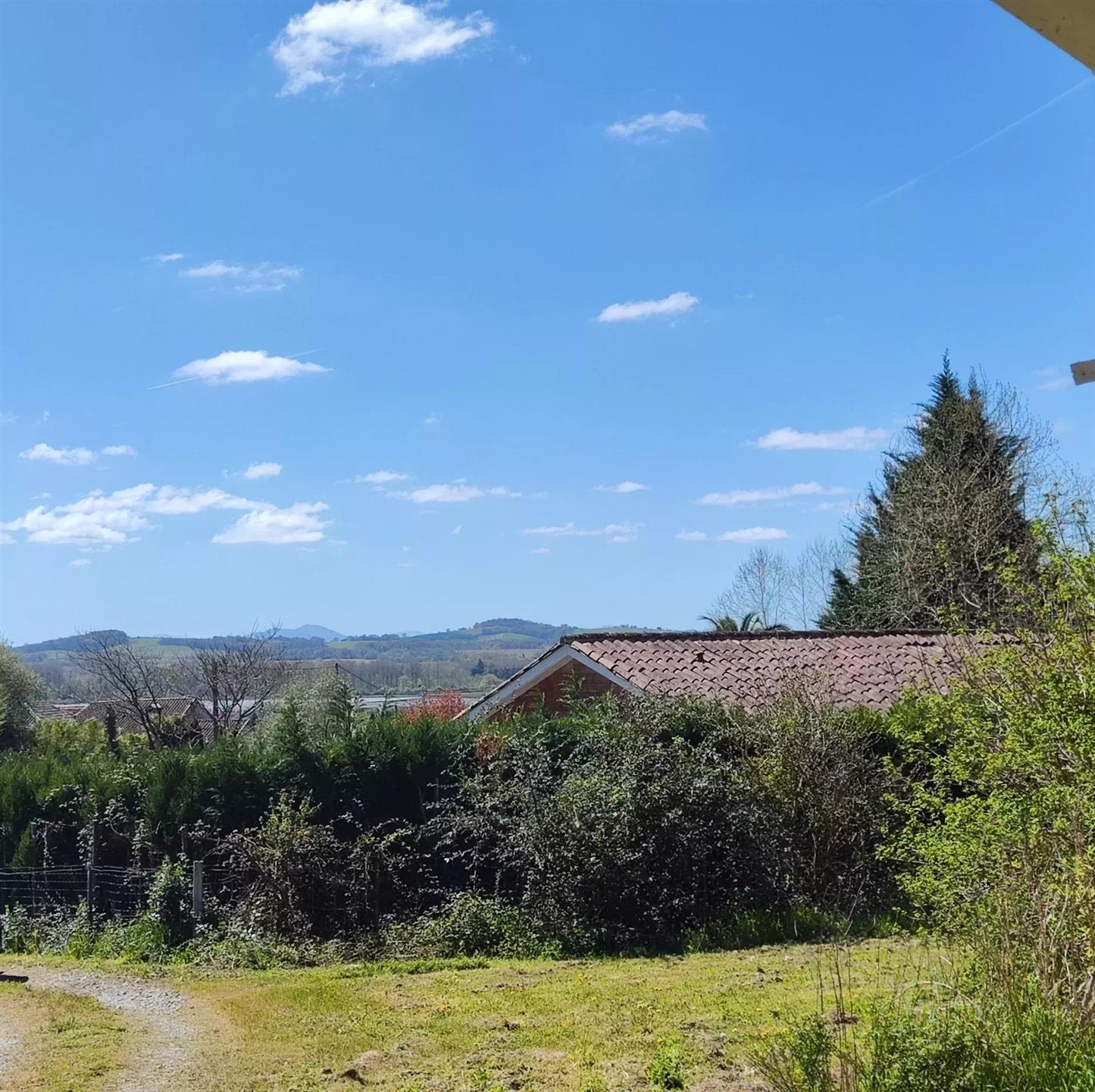 Single-Storey house with three bedrooms and garden