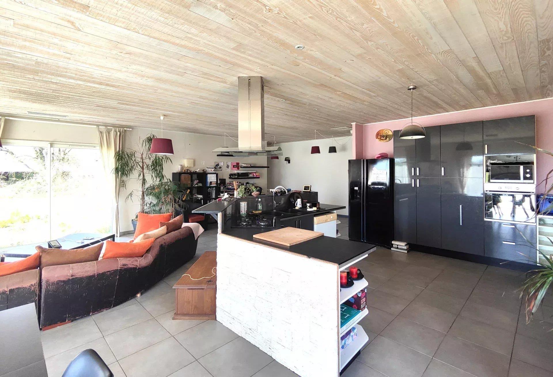 Single-Storey house with three bedrooms and garden