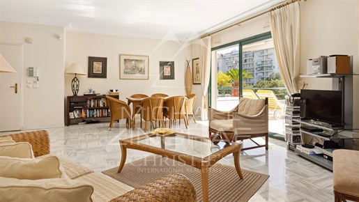 Sole Agent superb 3 room apartment on the ground floor